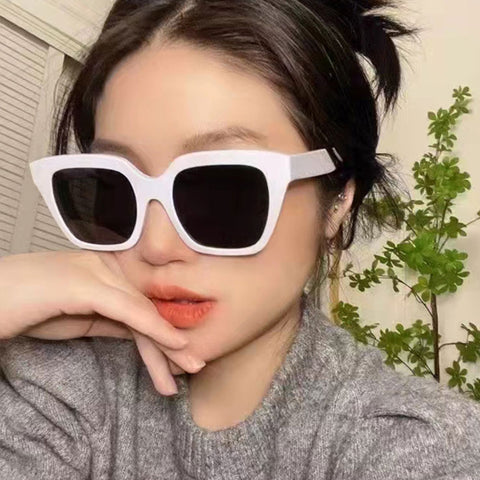 Rosafarbene Sonnenbrille im schlichten europäischen und amerikanischen Stil m3330771