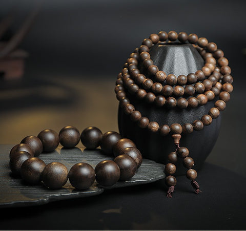 Untergetauchtes indonesisches Darakan-Adlerholz-Buddha-Perlenarmband 108 Rosenkranzperlen 8 mm altes Material Adlerholzarmband m3331276 