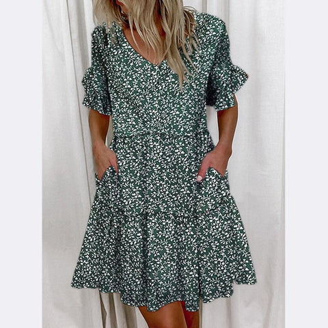 Kurzes Kleid mit Rüschen und Taschen und Print M300182 