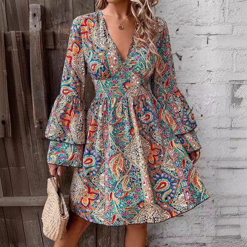 Elegantes Damenkleid mit Blumendruck, V-Ausschnitt und ausgestellten Ärmeln m300719 