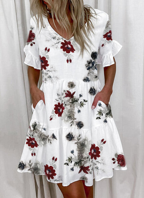 Kurzes Kleid mit Rüschen und Taschen und Print M300182 