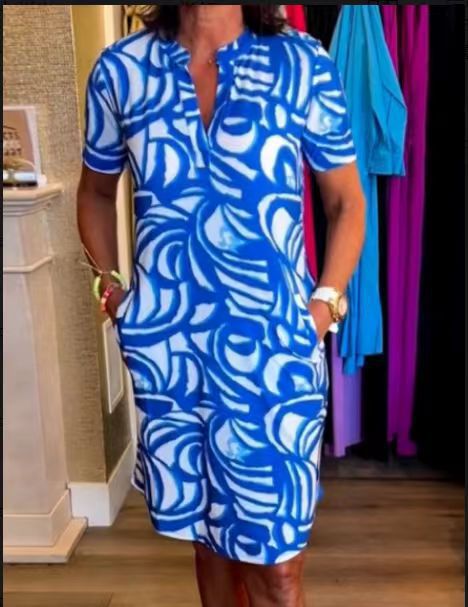 Kurzärmliges, bedrucktes Modekleid mit V-Ausschnitt m301312 
