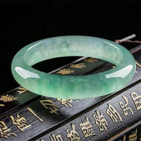 Myanmar Armband Damen Mädchen Naturprodukt feines Armband kleines Eis schwimmend grün hellgrün Jade Armband grün m3331244