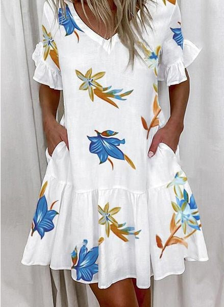 Kurzes Kleid mit Rüschen und Taschen und Print M300182 