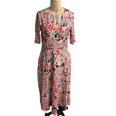 Elegantes Kleid mit V-Ausschnitt und Fünfviertelärmeln und Print m301208 