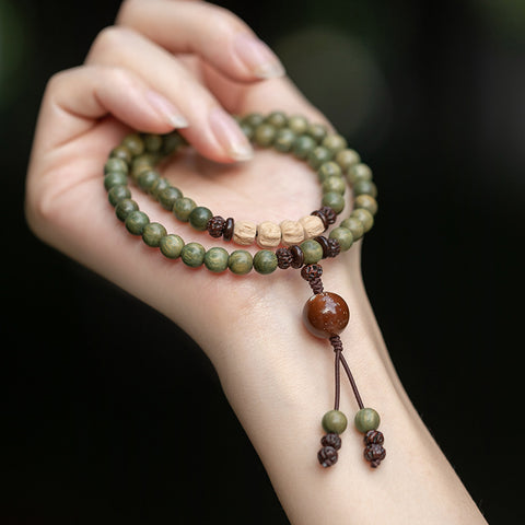 Armband aus grünen Sandelholzperlen mit doppeltem Kreis, Armband aus grünem Sandelholz und Sandelholz, Armband aus Passionssamen m3331262. 