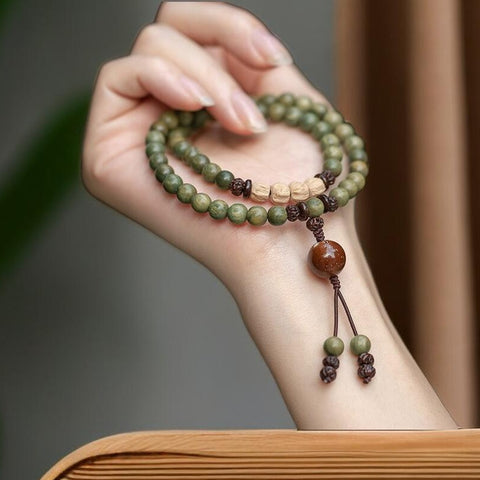 Armband aus grünen Sandelholzperlen mit doppeltem Kreis, Armband aus grünem Sandelholz und Sandelholz, Armband aus Passionssamen m3331262. 