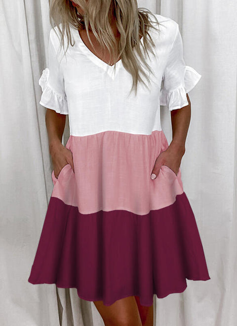 Kurzes Kleid mit Rüschen und Taschen und Print M300182 