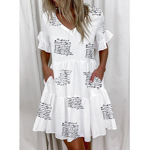 Kurzes Kleid mit Rüschen und Taschen und Print M300182 