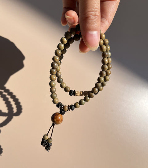 Armband aus grünen Sandelholzperlen mit doppeltem Kreis, Armband aus grünem Sandelholz und Sandelholz, Armband aus Passionssamen m3331262. 