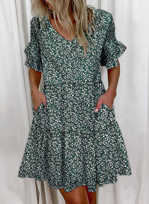 Kurzes Kleid mit Rüschen und Taschen und Print M300182 
