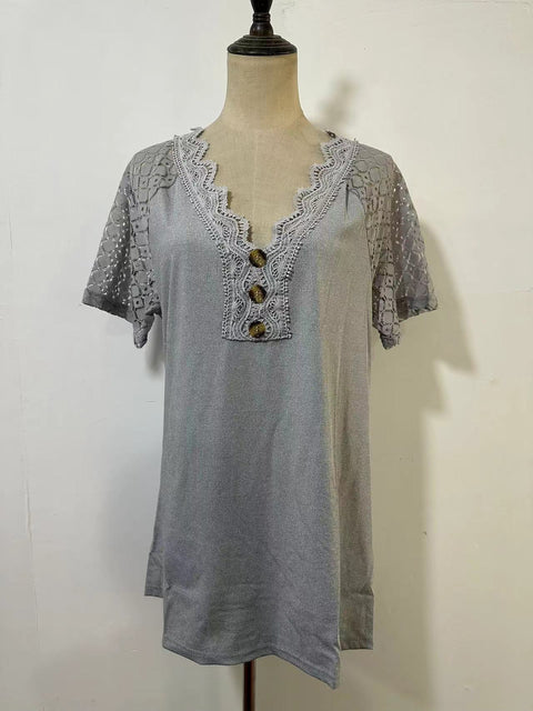 Bequemer und lässiger Pullover mit V-Ausschnitt und kurzen Ärmeln und Spitzennähten M300159 