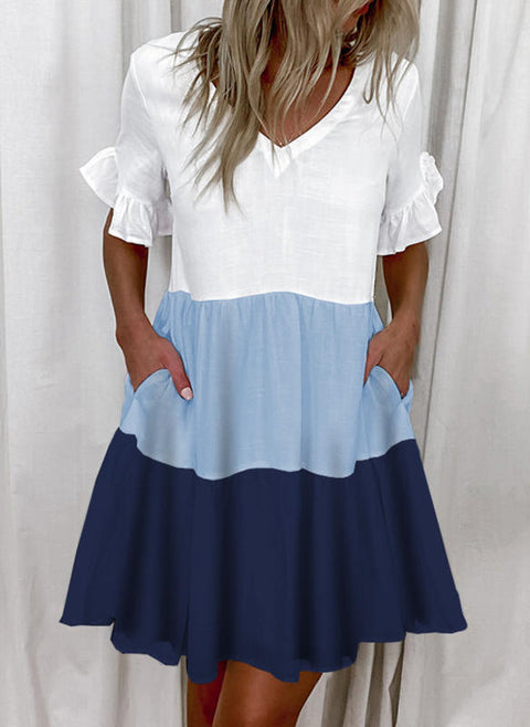 Kurzes Kleid mit Rüschen und Taschen und Print M300182 