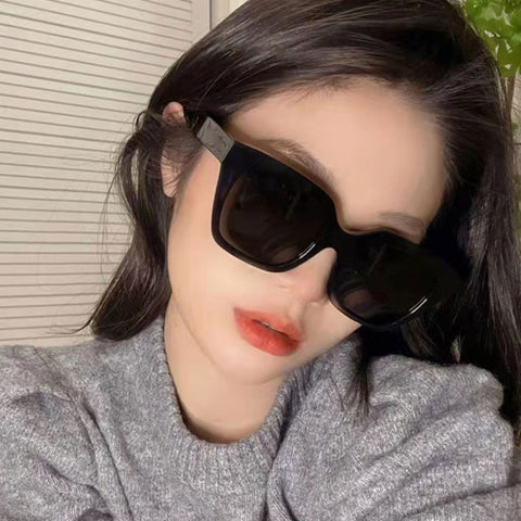 Rosafarbene Sonnenbrille im schlichten europäischen und amerikanischen Stil m3330771