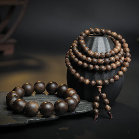 Untergetauchtes indonesisches Darakan-Adlerholz-Buddha-Perlenarmband 108 Rosenkranzperlen 8 mm altes Material Adlerholzarmband m3331276 