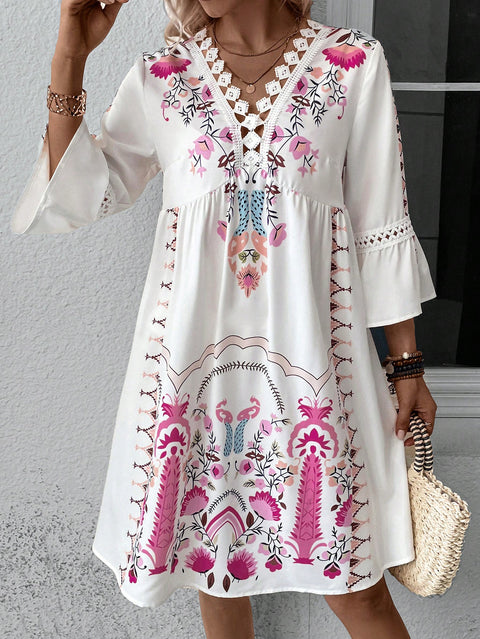 Neues lässiges, vielseitiges Printkleid mit V-Ausschnitt und Spitzenspleißen m300993 