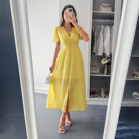 Langes Kleid im Urlaubsstil mit tiefem V-Ausschnitt und kurzen Ärmeln, m301395 