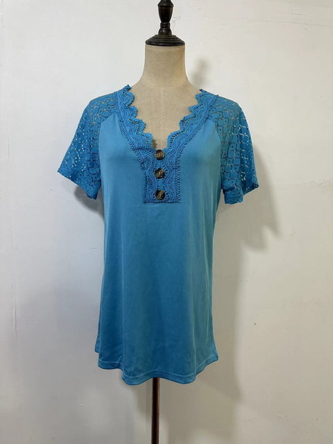 Bequemer und lässiger Pullover mit V-Ausschnitt und kurzen Ärmeln und Spitzennähten M300159 